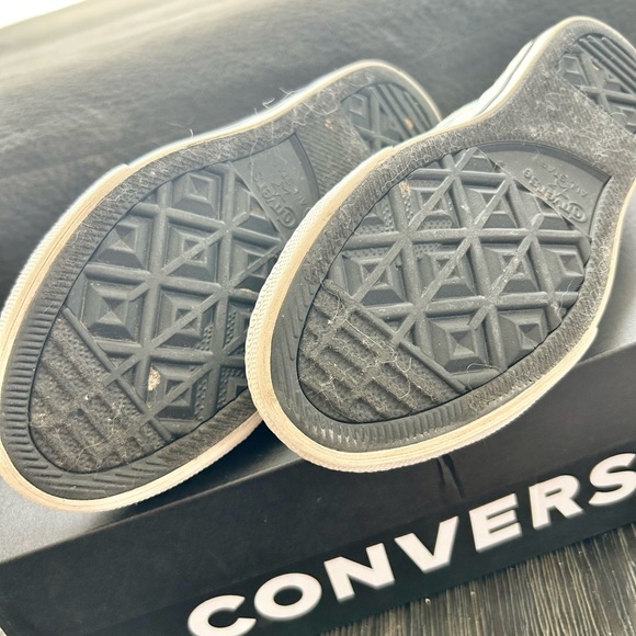 Light blue Converse Low Top. Sole in near perfect condition. - Picture 3 of 4